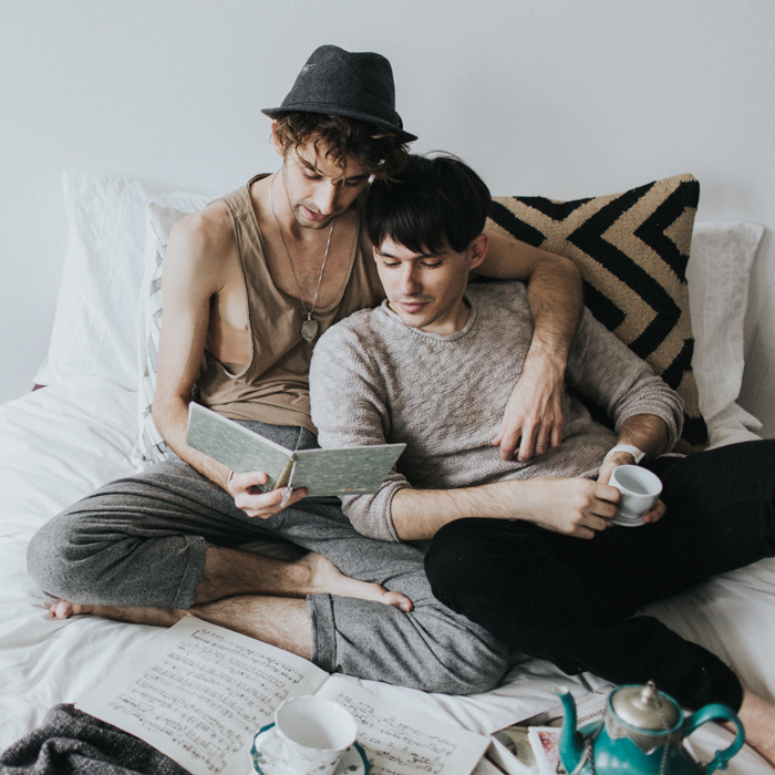 modern-minimalist-engagement-photos-in-chicago-16