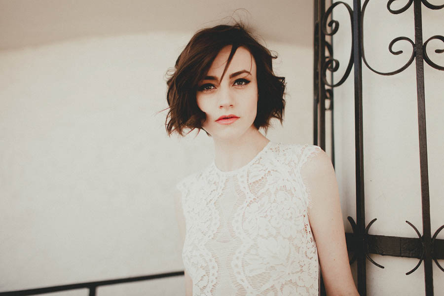 retro-palm-springs-inspired-bridal-looks-from-abe-bridal-16