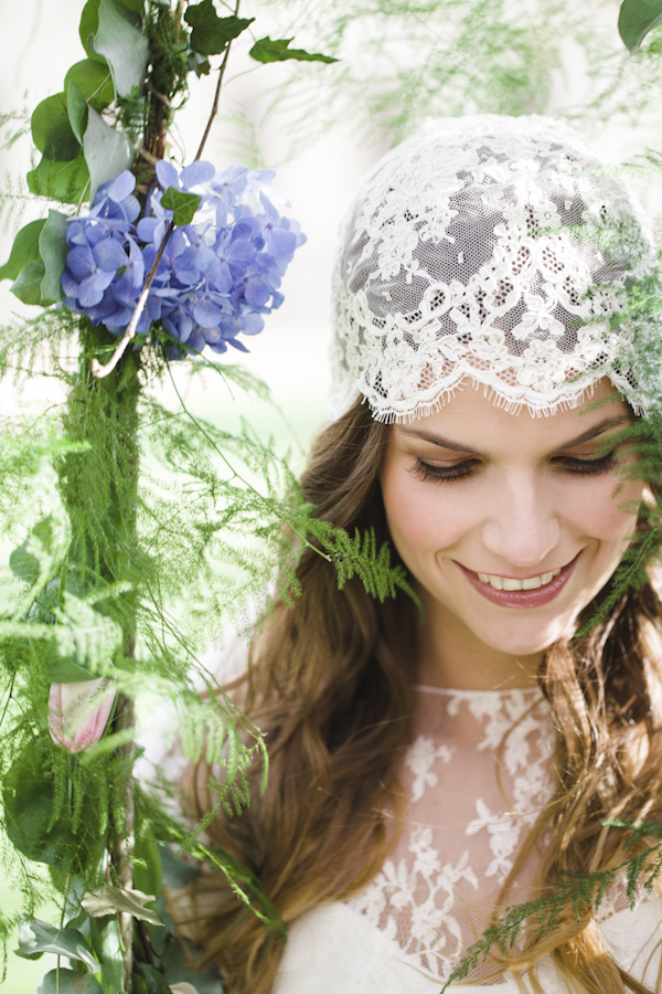 Parisian elopement inspiration photo shoot at the Château de Challain, photo by Cat Hepple Photography | via junebugweddings.com Parisian elopement inspiration photo shoot at the Château de Challain, photo by Cat Hepple Photography | via junebugweddings.com