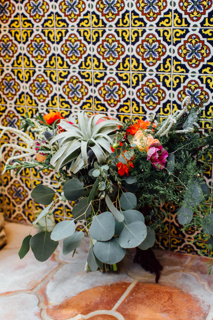 creative-sedona-wedding-in-the-tlaquepaque-arts-and-crafts-village-jane-in-the-woods-34