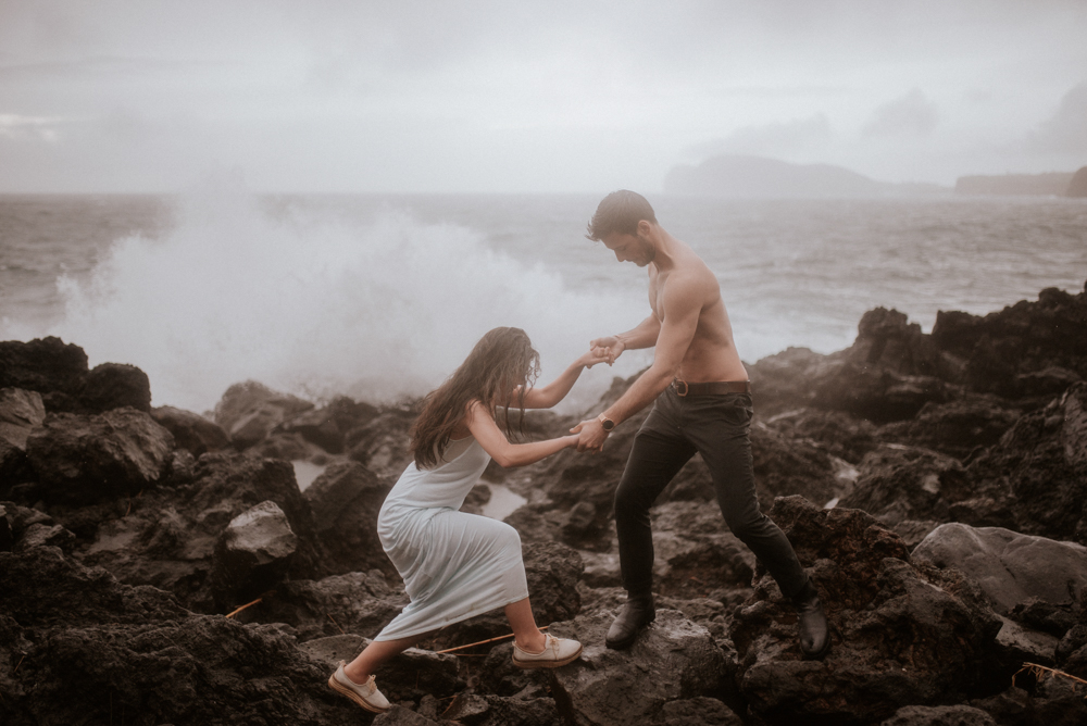 sensual-island-couple-portraits-in-portugal-4