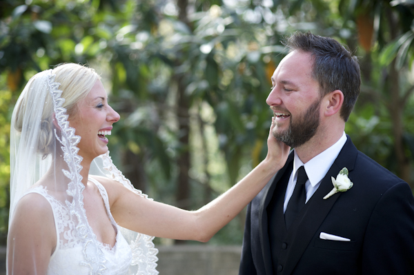 Black, white, and gold wedding at Austin Museum of Art in Austin, Texas, photos by Ashley Garmon Photography | via junebugweddings.com Black, white, and gold wedding at Austin Museum of Art in Austin, Texas, photos by Ashley Garmon Photography | via junebugweddings.com