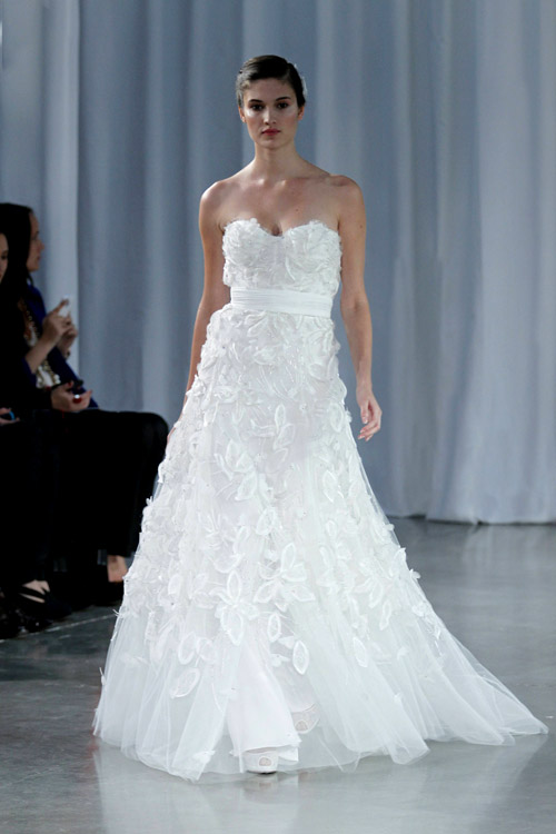 Monique Lhuillier wedding dress from her Fall 2013 bridal collection runway show | via junebugweddings.com Monique Lhuillier wedding dress from her Fall 2013 bridal collection runway show | via junebugweddings.com