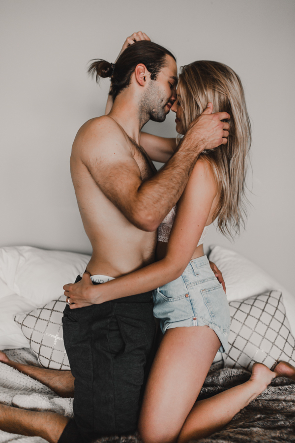 from-the-cabin-to-the-dock-this-pigeon-lake-engagement-is-both-cozy-and-hot-13