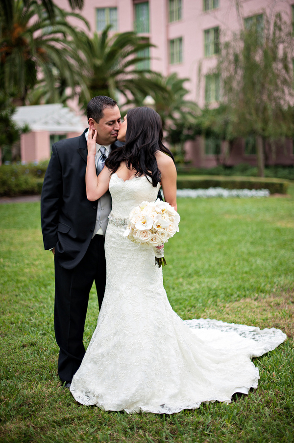 glamorous bridal party style, photo by Kristen Weaver Photography | via junebugweddings.com glamorous bridal party style, photo by Kristen Weaver Photography | via junebugweddings.com