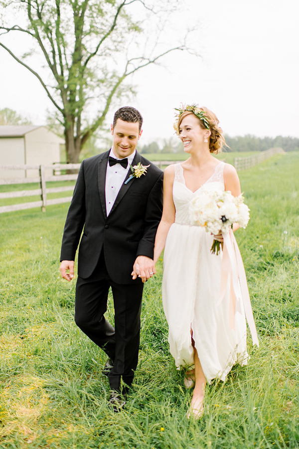 darling countryside wedding inspiration photo shoot, photo by L Hewitt Photography | via junebugweddings.com darling countryside wedding inspiration photo shoot, photo by L Hewitt Photography | via junebugweddings.com