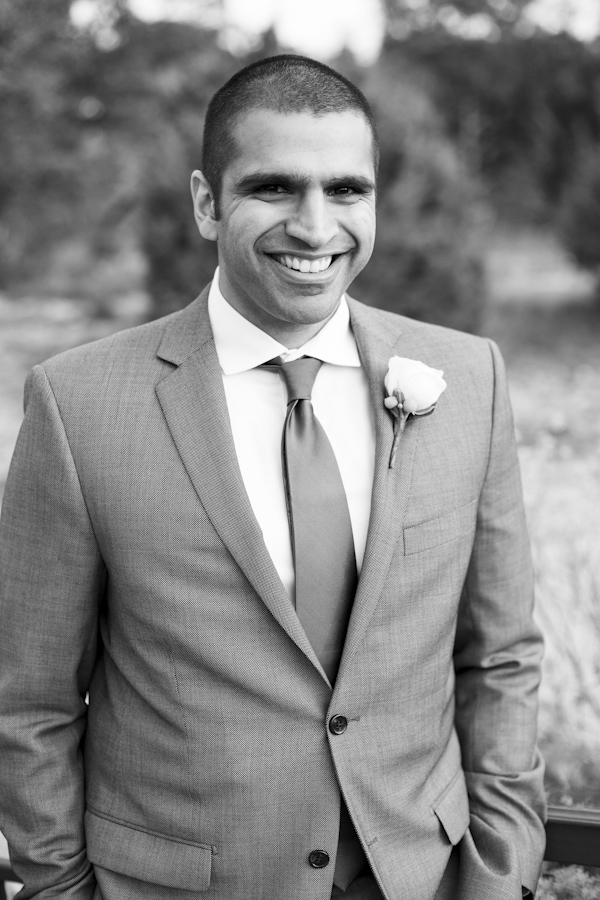 yellow and gray elopement wedding in Austin, Texas - Jake Holt Photography | via junebugweddings.com yellow and gray elopement wedding in Austin, Texas - Jake Holt Photography | via junebugweddings.com