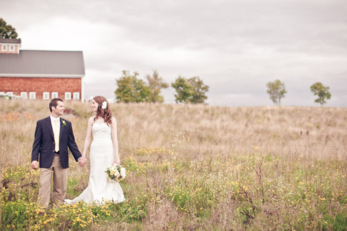 Rustic outdoor New Hampshire barn wedding - photo by Emily Delamater Photography | via junebugweddings.com Rustic outdoor New Hampshire barn wedding - photo by Emily Delamater Photography | via junebugweddings.com