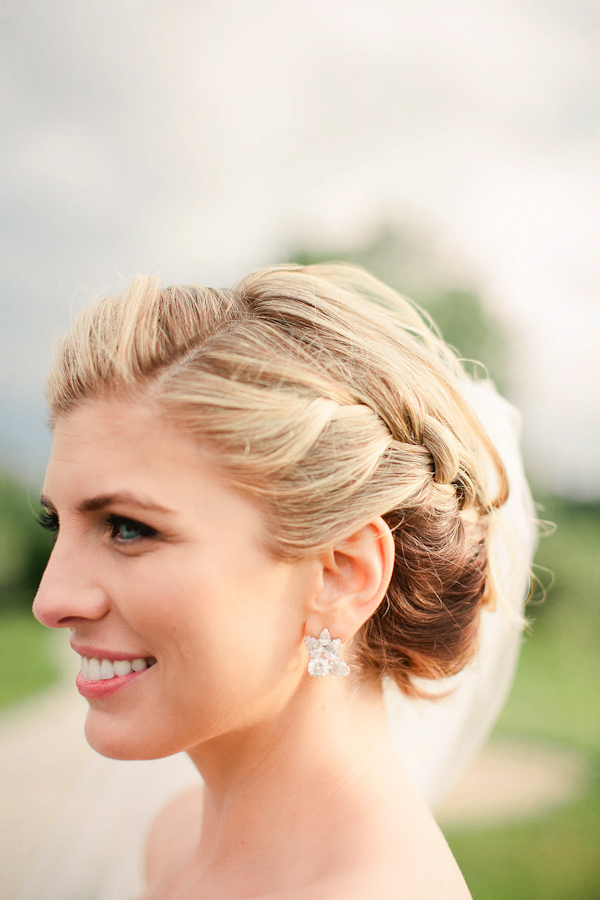 classic Oscar De La Renta bridal style with photos by Katherine Salvatori Photography | via junebugweddings.com classic Oscar De La Renta bridal style with photos by Katherine Salvatori Photography | via junebugweddings.com