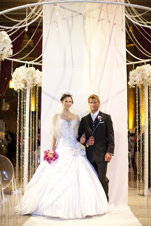 The Wedding Salon in NYC, November 5th, 2012 at the Metropolitan Pavilion | junebugweddings.com The Wedding Salon in NYC, November 5th, 2012 at the Metropolitan Pavilion | junebugweddings.com