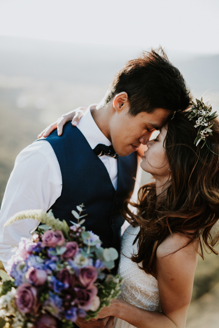 adventurous-engagement-photos-in-australias-blue-mountains-13