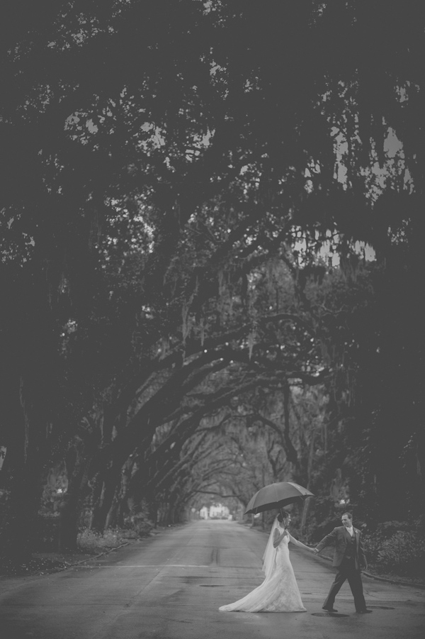 wedding portrait in the rain, photo by Still55 Photography | via junebugweddings.com wedding portrait in the rain, photo by Still55 Photography | via junebugweddings.com