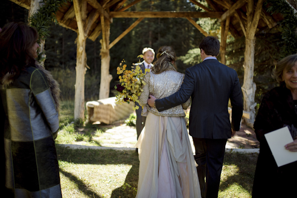 rustic mountain wedding ceremony, photo by Chowen Photography | via junebugweddings.com rustic mountain wedding ceremony, photo by Chowen Photography | via junebugweddings.com