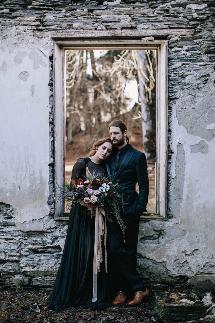 Moody Winter Elopement Inspiration at Coronet Mountain | Junebug Weddings Moody Winter Elopement Inspiration at Coronet Mountain | Junebug Weddings