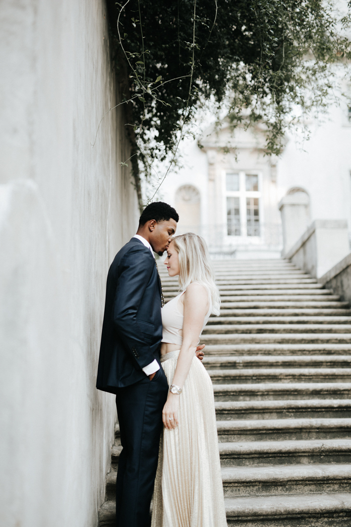 cool-glam-engagement-session-at-atlantas-swan-house-17