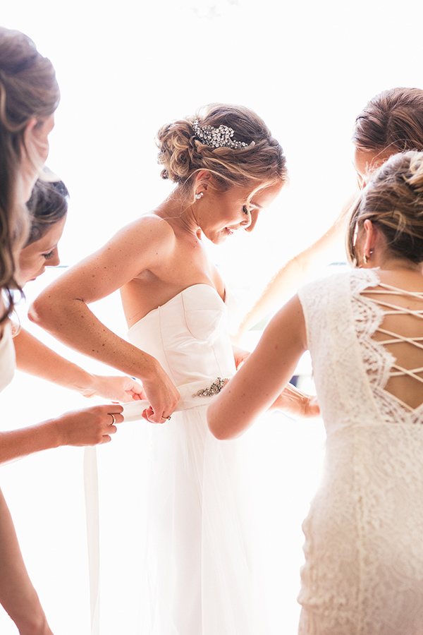charming Australia wedding with gorgeous wedding party style, photo by Hannah Blackmore Photography | via junebugweddings.com charming Australia wedding with gorgeous wedding party style, photo by Hannah Blackmore Photography | via junebugweddings.com