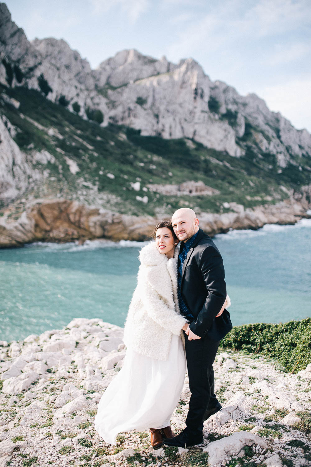 Chilly-Waterfront-Engagement-Near-Marseille-Laurent-Brouzet (19 of 24)