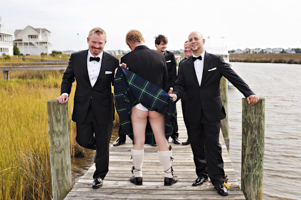 hilarious wedding photo by Candace Owens of Brooke Mayo Photographers | via junebugweddings.com hilarious wedding photo by Candace Owens of Brooke Mayo Photographers | via junebugweddings.com