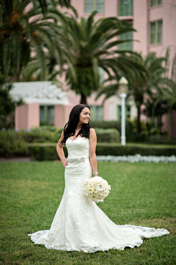 glamorous bridal party style, photo by Kristen Weaver Photography | via junebugweddings.com glamorous bridal party style, photo by Kristen Weaver Photography | via junebugweddings.com