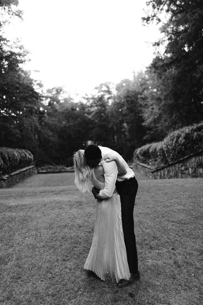 cool-glam-engagement-session-at-atlantas-swan-house-3