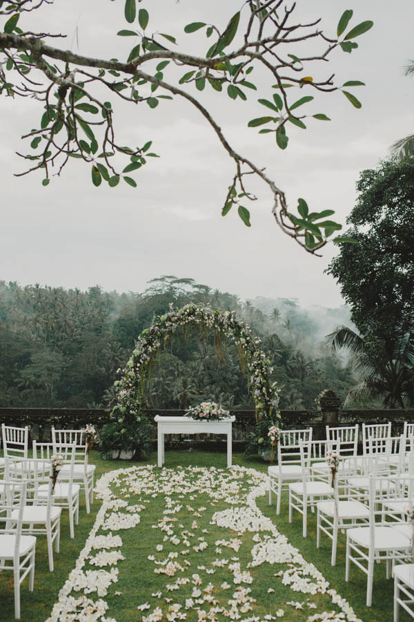 Bohemian-Chic-Bali-Wedding-at-Puri-Wulandari-Terralogical-Photography-16