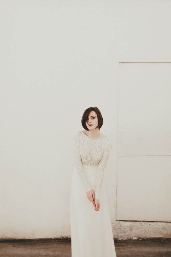 retro-palm-springs-inspired-bridal-looks-from-abe-bridal-27