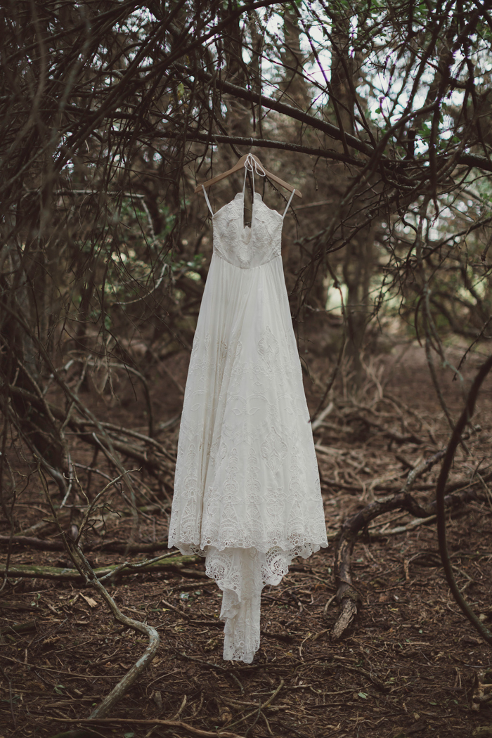 relaxed-waterfront-new-zealand-wedding-at-the-longbeach-estate-1