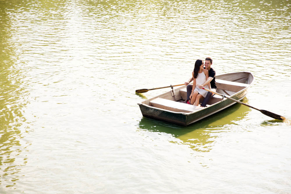 Romantic-Central-Park-Engagement-Photos-Modern-Wedding-Photography-0101