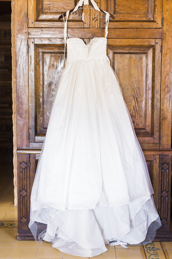 rustic wedding dress by Vera Wang, photo by Rachel Solomon | via junebugweddings.com rustic wedding dress by Vera Wang, photo by Rachel Solomon | via junebugweddings.com