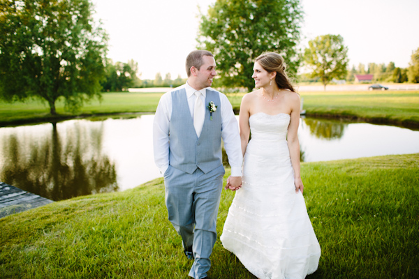 sunny rustic barn wedding in Michigan with photos by Dan Stewart | via junebugweddings.com sunny rustic barn wedding in Michigan with photos by Dan Stewart | via junebugweddings.com