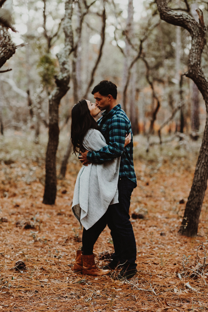 cozy-campfire-engagement-session-at-carolina-beach-state-park-7