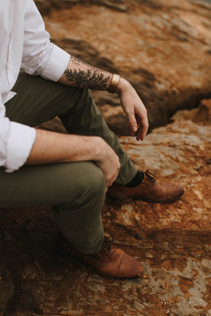 darkly-romantic-cape-kiwanda-elopement-inspiration-d-albrecht-photography-16