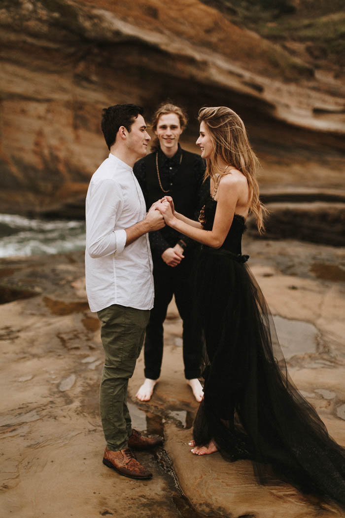 darkly-romantic-cape-kiwanda-elopement-inspiration-d-albrecht-photography-30