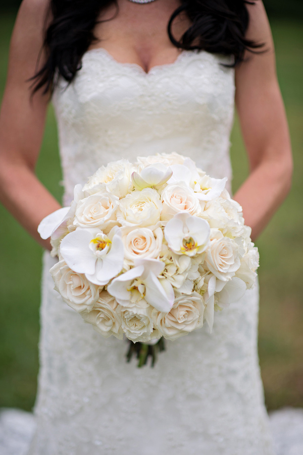 glamorous bridal party style, photo by Kristen Weaver Photography | via junebugweddings.com glamorous bridal party style, photo by Kristen Weaver Photography | via junebugweddings.com