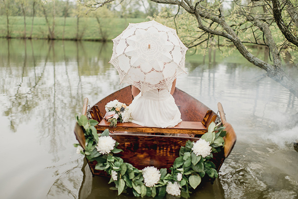 darling countryside wedding inspiration photo shoot, photo by L Hewitt Photography | via junebugweddings.com darling countryside wedding inspiration photo shoot, photo by L Hewitt Photography | via junebugweddings.com