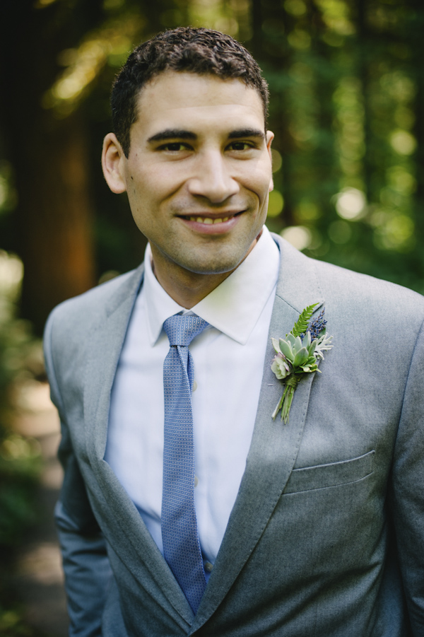 natural, outdoors wedding in Portland, Oregon at Hoyt Arboretum, wedding photo by Aaron Courter Photography | via junebugweddings.com natural, outdoors wedding in Portland, Oregon at Hoyt Arboretum, wedding photo by Aaron Courter Photography | via junebugweddings.com
