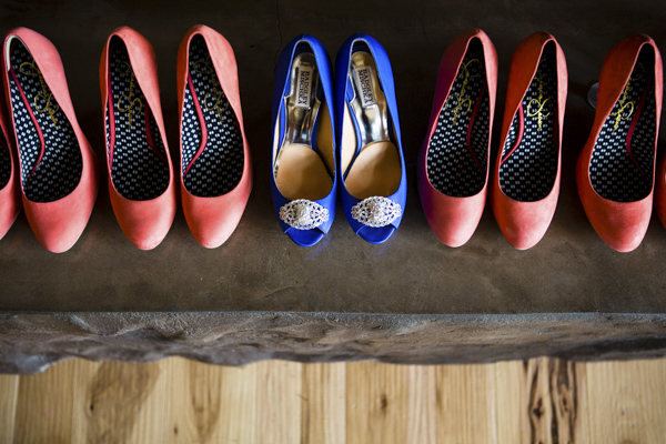 peach, coral, grey wedding at Swiftwater Cellars, photo by La Vie Photography | via junebugweddings.com peach, coral, grey wedding at Swiftwater Cellars, photo by La Vie Photography | via junebugweddings.com