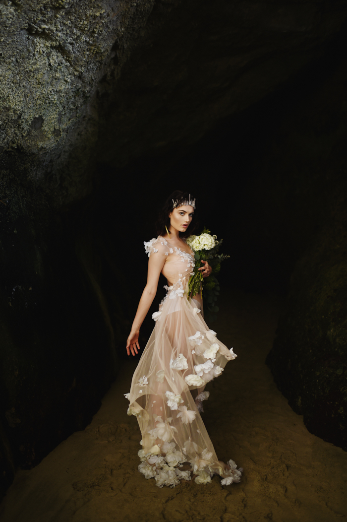 striking-laguna-beach-bridal-shoot-16