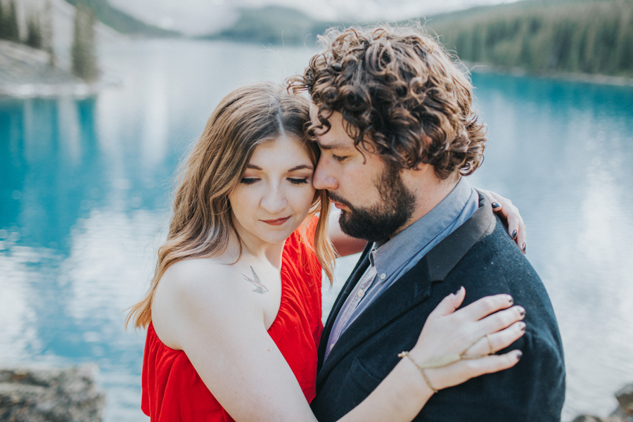 this-well-dressed-couple-in-their-banff-engagement-is-pure-eye-candy-20