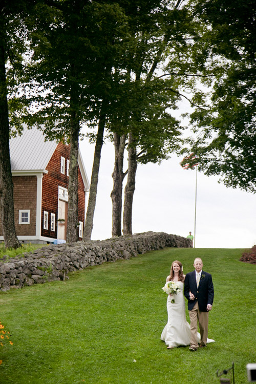 Rustic outdoor New Hampshire barn wedding - photo by Emily Delamater Photography | via junebugweddings.com Rustic outdoor New Hampshire barn wedding - photo by Emily Delamater Photography | via junebugweddings.com