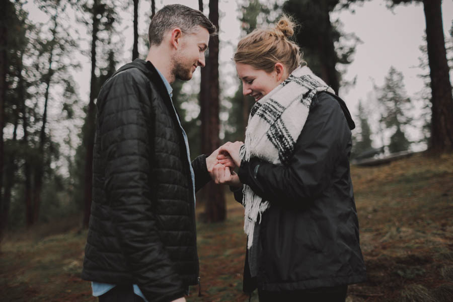 intimate-idaho-proposal-at-higgins-point-12