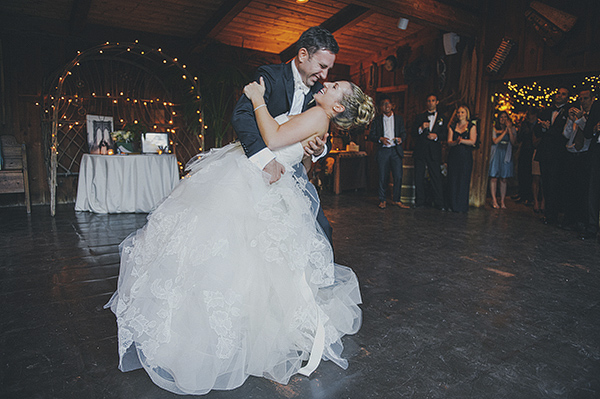 organic outdoor summer wedding at Holly Farm - photo by Lisa Lefringhouse Photography | via junebugweddings.com organic outdoor summer wedding at Holly Farm - photo by Lisa Lefringhouse Photography | via junebugweddings.com