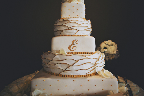 modern elegant gold and black wedding at Legend at Bergamont, photo by DWJohnson Studio | via junebugweddings.com modern elegant gold and black wedding at Legend at Bergamont, photo by DWJohnson Studio | via junebugweddings.com