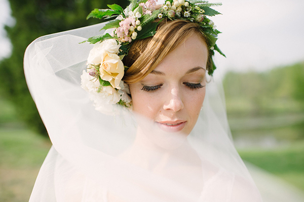 darling countryside wedding inspiration photo shoot, photo by L Hewitt Photography | via junebugweddings.com darling countryside wedding inspiration photo shoot, photo by L Hewitt Photography | via junebugweddings.com