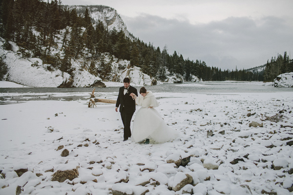 white and gold winter wedding at Fairmont Banff Springs, photo by Gabe McClintock | via junebugweddings.com white and gold winter wedding at Fairmont Banff Springs, photo by Gabe McClintock | via junebugweddings.com