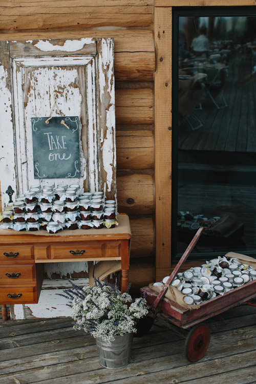 Vintage backyard farm wedding in South Dakota - photos by Bryan and Mae | via junebugweddings.com Vintage backyard farm wedding in South Dakota - photos by Bryan and Mae | via junebugweddings.com