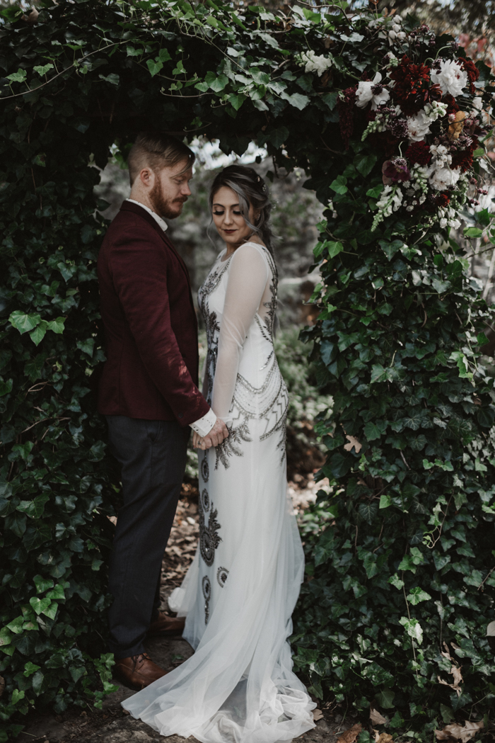 Eclectic Silver and Burgundy Oklahoma Wedding at Skelly Lodge | Junebug  Weddings