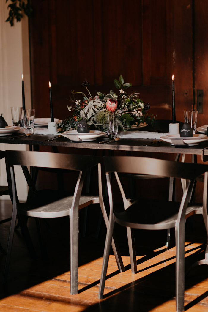 moody-modern-nashville-wedding-inspiration-at-riverwood-mansion-11