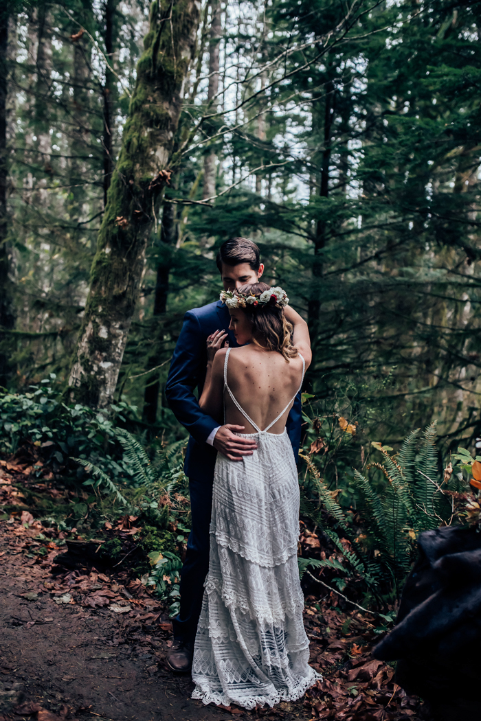 lush-rattlesnake-ridge-elopement-12