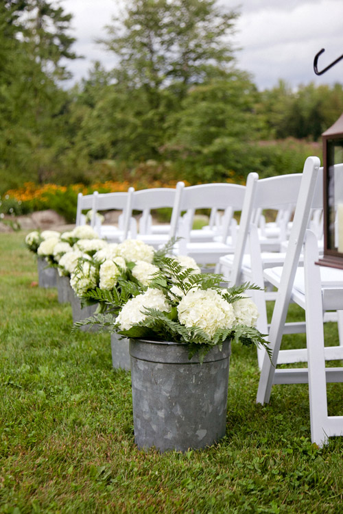 Rustic outdoor New Hampshire barn wedding - photo by Emily Delamater Photography | via junebugweddings.com Rustic outdoor New Hampshire barn wedding - photo by Emily Delamater Photography | via junebugweddings.com